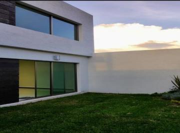 Casa · 200m² · 4 Recámaras · 2 Estacionamientos · Casa en Venta en Loma Alta Fraccionamiento Tres Marías