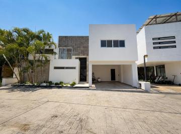 Casa de 4 habitaciones, Cuernavaca · Casa de 220 m² con 4 Recámaras en Renta en Jardines de Cuernavaca