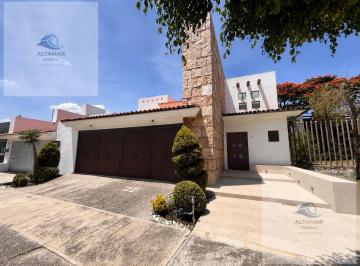 Casa · 389m² · 3 Recámaras · 2 Estacionamientos · Casa en Fraccionamiento Bosques de Angelopolis