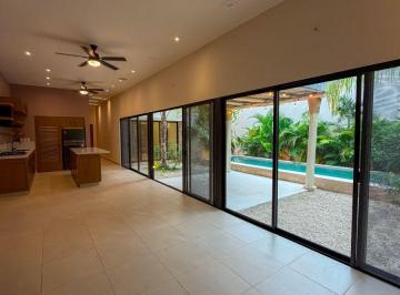 Casa de 3 habitaciones, Mérida · Casa en Venta de Entrega Inmediata en Cholul, Mérida