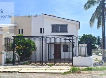 Casa · 300m² · 3 Recámaras · 2 Estacionamientos · Casa en Lomas de Mazatlán