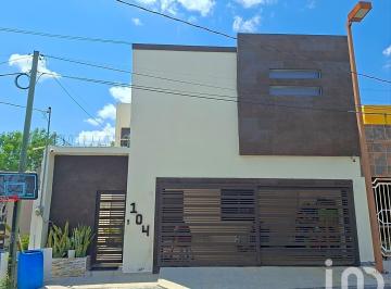Casa · 270m² · 3 Recámaras · 2 Estacionamientos · Venta de Residencia Equipada en Lomas de Sinai, Reynosa