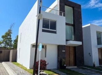 Casa de 4 habitaciones, Ocoyucan · Casa en Esquina en Renta con Roof Lomas Angelópolis Provenza