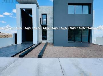 Casa · 860m² · 4 Recámaras · 10 Estacionamientos · Casa en Venta Residencial a Estrenar $33,500,000.