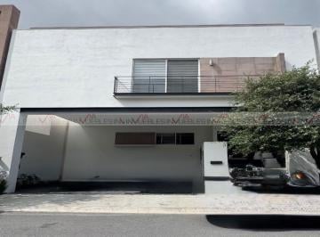 Casa · 333m² · 3 Recámaras · 2 Estacionamientos · Casa en Venta en Olinca Santa Catarina