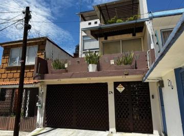 Casa · 269m² · 4 Recámaras · 2 Estacionamientos · Acogedora y Remodelada Casa en Cuautitlán Izcalli
