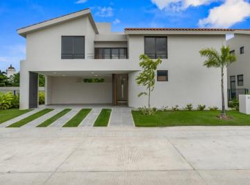 Casa en condominio · 286m² · 3 Recámaras · 4 Estacionamientos · Casa en Venta en Karakal Residencial Nuevo Vallarta 3 Recamaras Cochera Para 4 Autos Casa Club