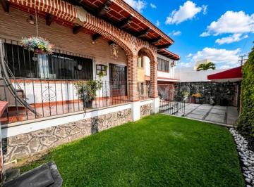 Casa · 326m² · 3 Recámaras · 4 Estacionamientos · Casa Estilo Colonial de un Nivel
