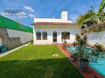 Casa · 350m² · 6 Recámaras · 4 Estacionamientos · Venta de Propiedad con 2 Casas y Alberca, Fracc. Los Cizos, Cuernavaca, Morelos. Clave 6338