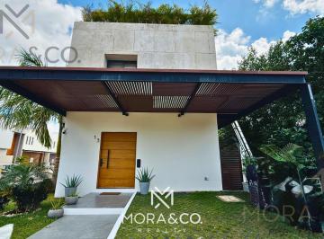 Casa · 354m² · 3 Recámaras · Moderna y Elegante Casa en Renta en Rio - Esquina y Frente a Áreas Verdes