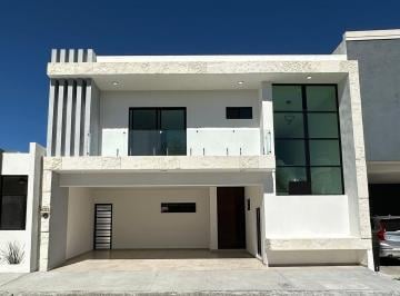 Casa · 300m² · 3 Recámaras · 3 Estacionamientos · Casa en Fraccionamiento Rincón de Los Encinos