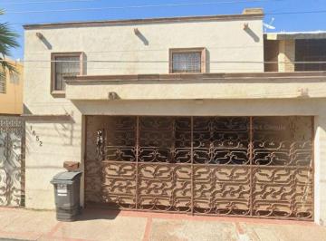 Casa de 3 habitaciones, Nuevo Laredo · C. Nayarit 1652, Madero, 88270 Nuevo Laredo, Tamps.