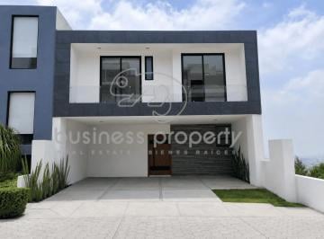 Casa · 340m² · 3 Recámaras · 3 Estacionamientos · Hermosa Casa Para Estrenar con Excelentes Acabados, Espacios Amplios E Iluminada