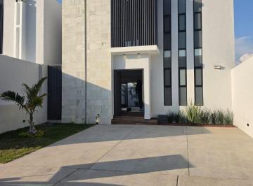 Casa de 3 habitaciones, Colima · Venta Catania Residencial Plus 3 Recamaras 1 en Planta Baja 3 Baños Zona Norte Colima Alta Plusvalia