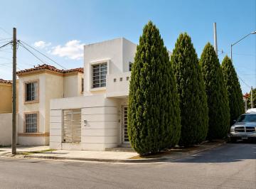 Casa de 3 habitaciones, Guadalupe · Casa Venta Esquina en Jardines de Andalucía, Guadalupe