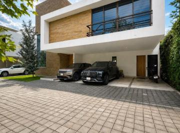 Casa en condominio de 4 habitaciones, Metepec · Casa Venta Moderna Amplios Espacios Frente a Parque Bicentenario Metepec