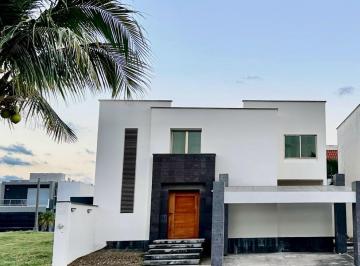Casa · 210m² · 3 Recámaras · 2 Estacionamientos · Casa - Fraccionamiento Lomas del Sol