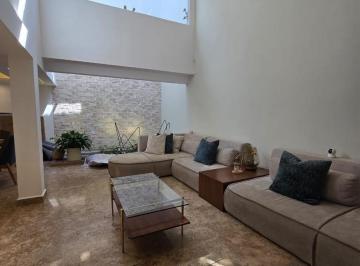 Casa · 2 Recámaras · 2 Estacionamientos · Casa en Venta con Espectacular Roof Garden en Lomas Quebradas