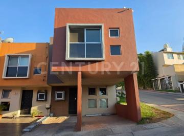 Casa · 158m² · 3 Recámaras · 2 Estacionamientos · Casa en Venta en Fracc. El Lago 19600