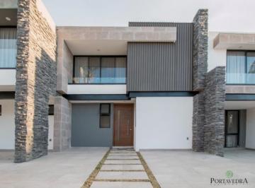 Casa · 200m² · 3 Recámaras · 2 Estacionamientos · Casa en Venta en Porta Vedra Residenical León Guanajuato Zona Norte