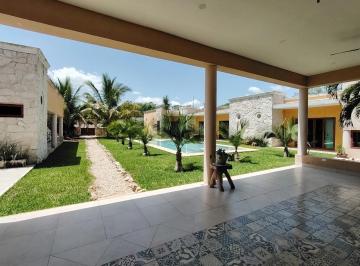 Casa · 683m² · 5 Recámaras · 4 Estacionamientos · Cas en Venta de Lujo, 5 Recamaras, Alberca, San Diego Cutz Conkal (Fvc - 2881)