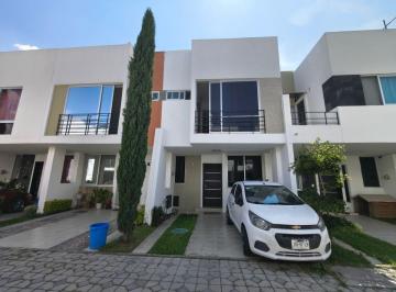 Casa de 3 habitaciones, Zapopan · Casa en Venta en Fraccionamiento Bellísimo