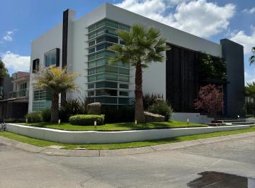 Casa en condominio de 4 habitaciones, Zapopan · Casa en Venta en Pontevedra Zapopan