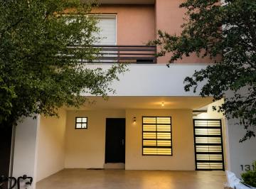 Casa de 3 habitaciones, García · Casa en Renta Cumbres San Patricio