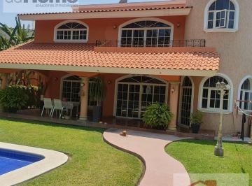 Casa · 810m² · 6 Recámaras · 2 Estacionamientos · Casa en Club Santiago