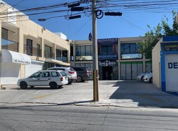 Foto 1 · Local en Renta Sobre Blvd. Algeciras, Col. Arbide en Plaza Comercial con Estacionamiento