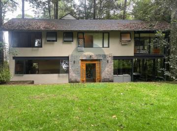 Casa en condominio · 200m² · 3 Recámaras · 8 Estacionamientos · Casa en El Bosque en Cerro Gordo