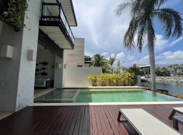 Casa · 480m² · 4 Recámaras · 4 Estacionamientos · Casa en Renta / Venta, Los Canales, Puerto Cancún