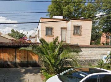 Casa de 3 habitaciones, Alvaro Obregón · Casa en Venta en La Calzada de Tlacopac 30 en La Colonia Campestre, Cdmx.