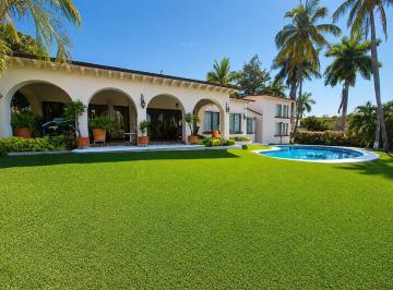 Casa · 600m² · 6 Recámaras · 3 Estacionamientos · Venta de Casa en Fraccionamiento Club de Golf Santa Fe, Xochitepec