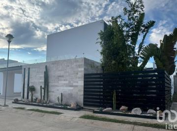 Casa · 351m² · 3 Recámaras · 2 Estacionamientos · Casa en Venta en Exclusivo Residencial en Cerritos, Mazatlán, Sinaloa.