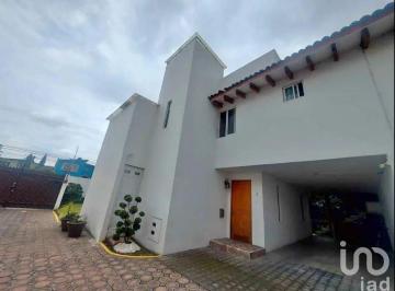Casa · 220m² · 3 Recámaras · 3 Estacionamientos · Casa en Renta en San Jerónimo Chicahualco, Metepec