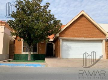 Casa · 378m² · 3 Recámaras · 5 Estacionamientos · Casa en Renta Haciendas del Valle Chihuahua
