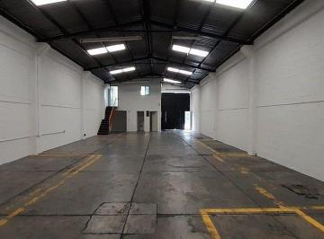 1e820e06de05e0e9f96c1990d51f084142b1c5536f126a652487e74c576a9c89 · Bodega en Conjunto Industrial