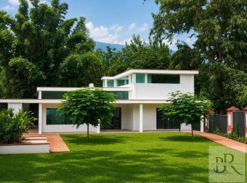 Casa · 440m² · 3 Recámaras · 3 Estacionamientos · Casa Tipo Quinta 1,031 m² Terreno - San Pedro El Alamo Santiago Nuevo Leon