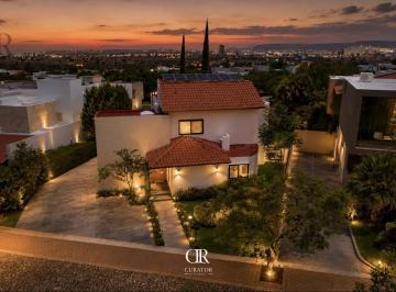 Casa · 473m² · 4 Recámaras · 4 Estacionamientos · Casa en Renta en El Campanario, Querétaro