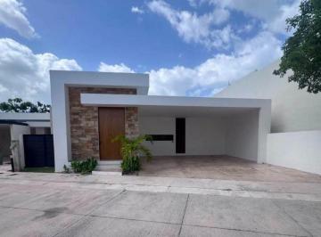 Casa en condominio de 3 habitaciones, Mérida · Hermosa Casa de 1 Planta 3 Habs con Piscina en Privada Carretera a Progreso