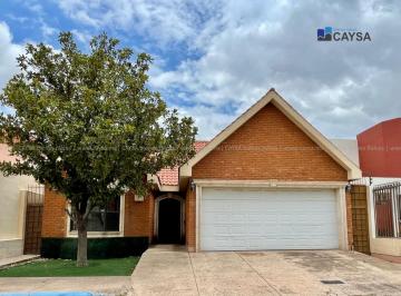 Casa · 225m² · 3 Recámaras · 2 Estacionamientos · Casa en Renta en Haciendas (Una Planta)