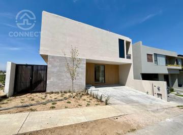 Casa · 272m² · 3 Recámaras · 2 Estacionamientos · Casa Nueva en Renta, Zanda Residencial, Zona Norte Leon Gto