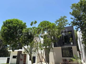 Casa · 180m² · 3 Recámaras · 2 Estacionamientos · Casa en Venta en Sm 28 Calle Horus, Puerto Morelos, Qroo