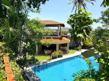 Casa · 650m² · 5 Recámaras · 3 Estacionamientos · Casa en Fraccionamiento en Club de Golf Santa Fe, Xochitepec, Morelos
