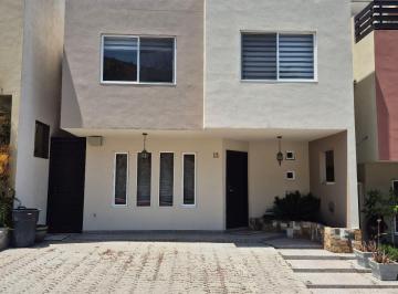 Casa · 145m² · 4 Recámaras · 2 Estacionamientos · Casa - Tejamen