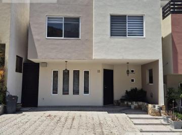 Casa · 145m² · 4 Recámaras · 2 Estacionamientos · Casa - Tejamen
