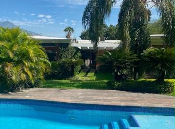 Casa · 920m² · 4 Recámaras · 3 Estacionamientos · Casa - del Valle