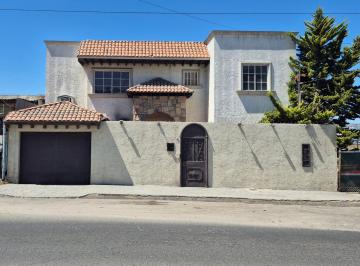Casa · 180m² · 4 Recámaras · 4 Estacionamientos · Casa - Col. Libertad