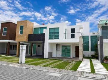 Casa en condominio de 3 habitaciones, San Pedro Cholula · Excelente Casa en Renta con Recamara en Planta Baja en La Carcaña Cerca Periferico, Plaza Explanada